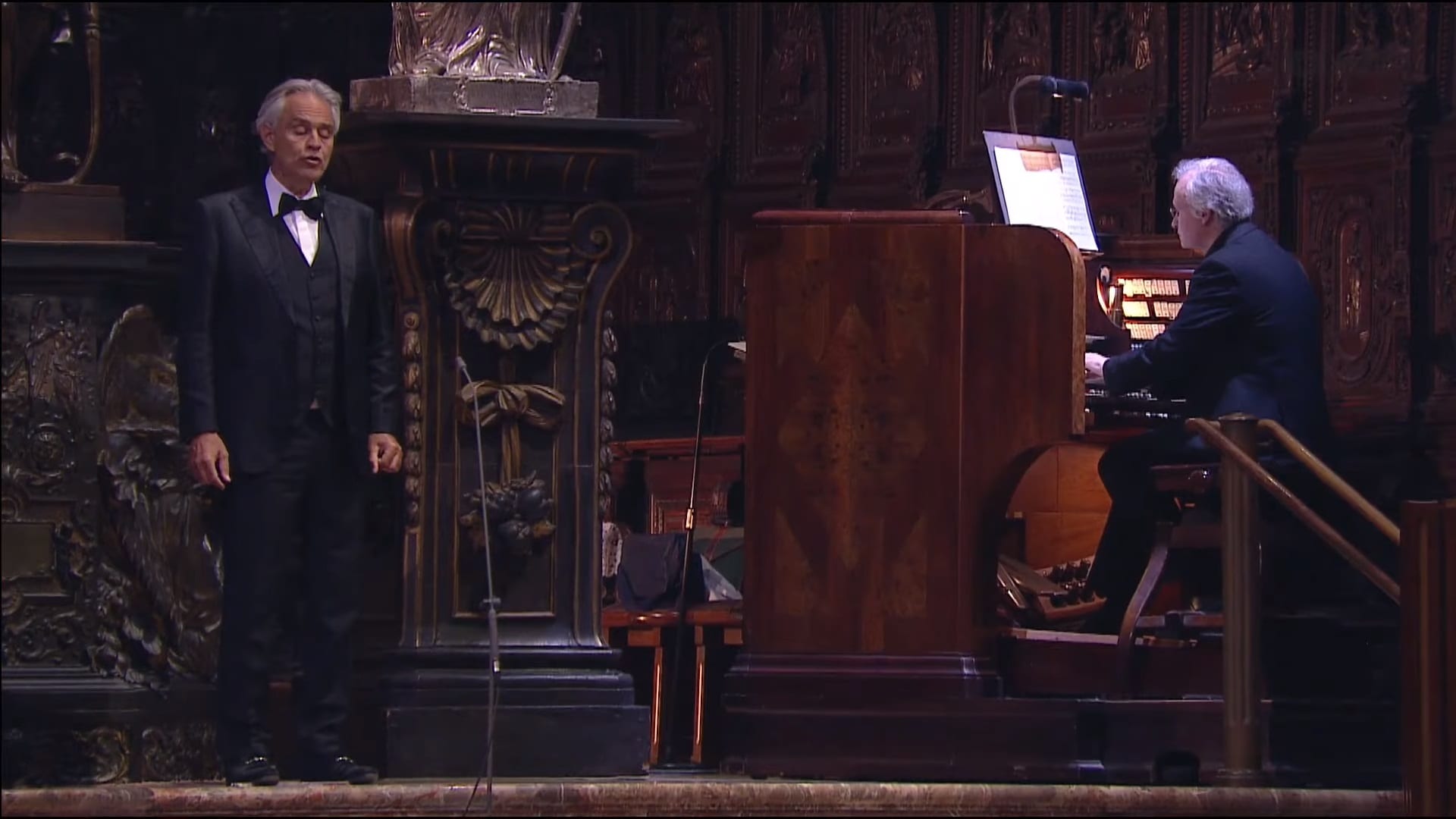 Il concerto di Andre Bocelli, in una Piazza Duomo deserta, arriva in tv