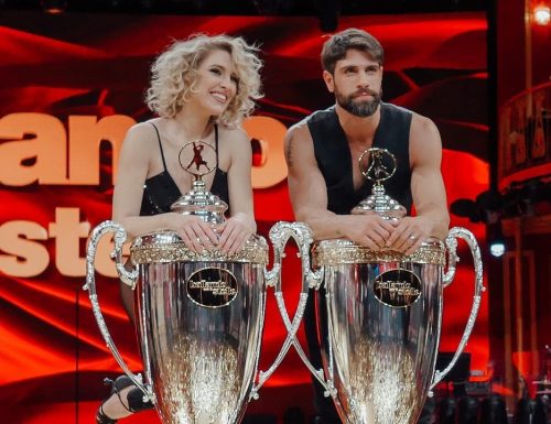 Gilles Rocca e Lucrezia Lando vincono #BallandoConLeStelle 2020. Paolo Conticini ed Alessandra Mussolini sul podio