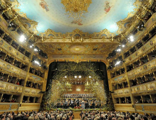 Alle 12.20, in diretta su #Rai1, il tradizionale Concerto di Capodanno dal Teatro La Fenice di Venezia