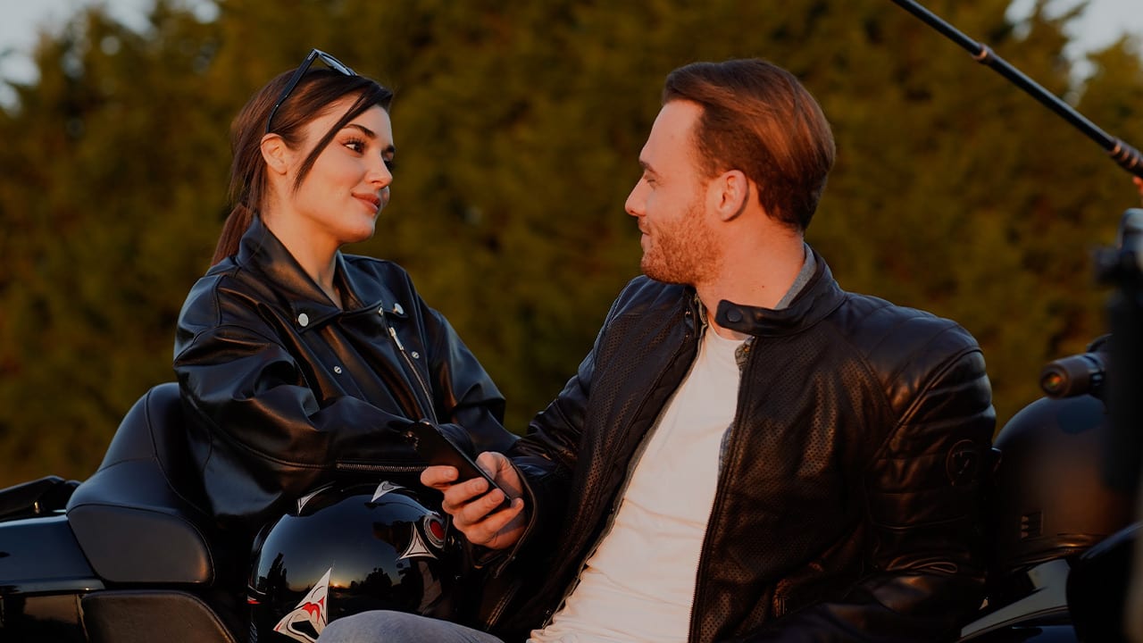 SerieTivu: Love is in the air, con protagonisti Hande Ercel e Kerem Bürsin. Continua lo shopping per l’estate di Canale5. Ma c'è altro ancora