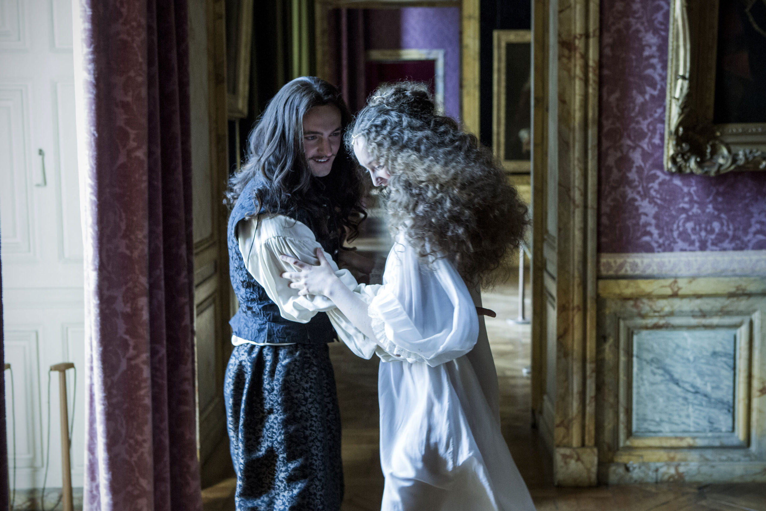 SerieTivu: Versailles secondo appuntamento. Con protagonista George Blagden nel ruolo di Luigi XIV di Francia, in prima visione tv free su la7