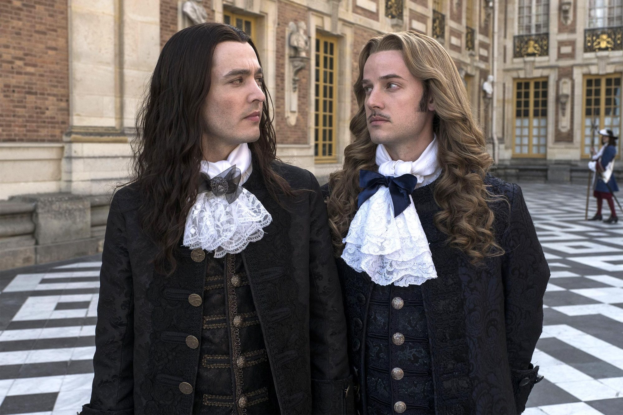 SerieTivu: Versailles sesto appuntamento. Con protagonista George Blagden nel ruolo di Luigi XIV di Francia, in prima tv free su La7