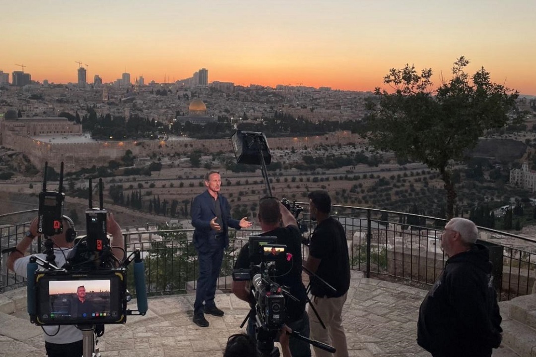 Live 18 dicembre 2022 · Viaggio nella grande bellezza: La Terra di Gerusalemme. Con Cesare Bocci, in onda in prima serata su Canale5