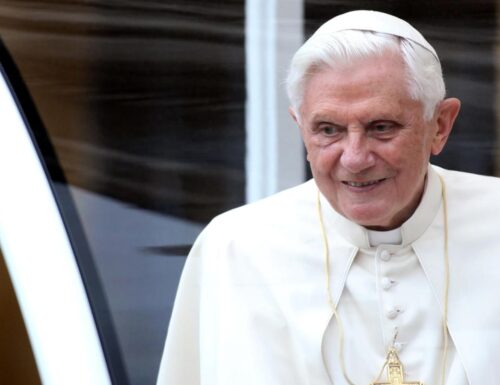 È il giorno dei funerali del Papa Emerito #BenedettoXVI: il programma televisivo