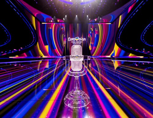 Eurovision Song Contest 2023, prima semifinale dal Liverpool Arena. Mara Maionchi e Gabriele Corsi commentano la 67ª edizione, su RaiDue